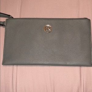 BRAND NEW NEVER USED- Michael Kors Wristlet